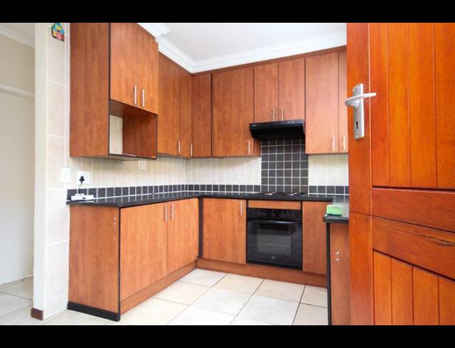 3 BEDROOM TOWNHOUSE FOR SALE IN THATCHFIELD